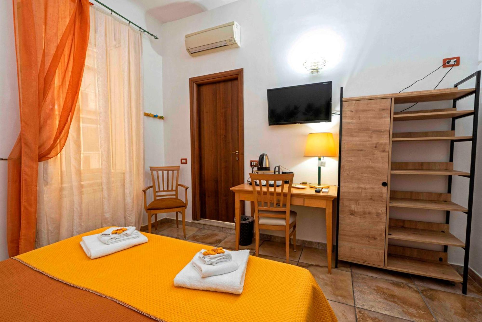 Rodoflor Rooms Кастелламмаре-ди-Стабия Экстерьер фото